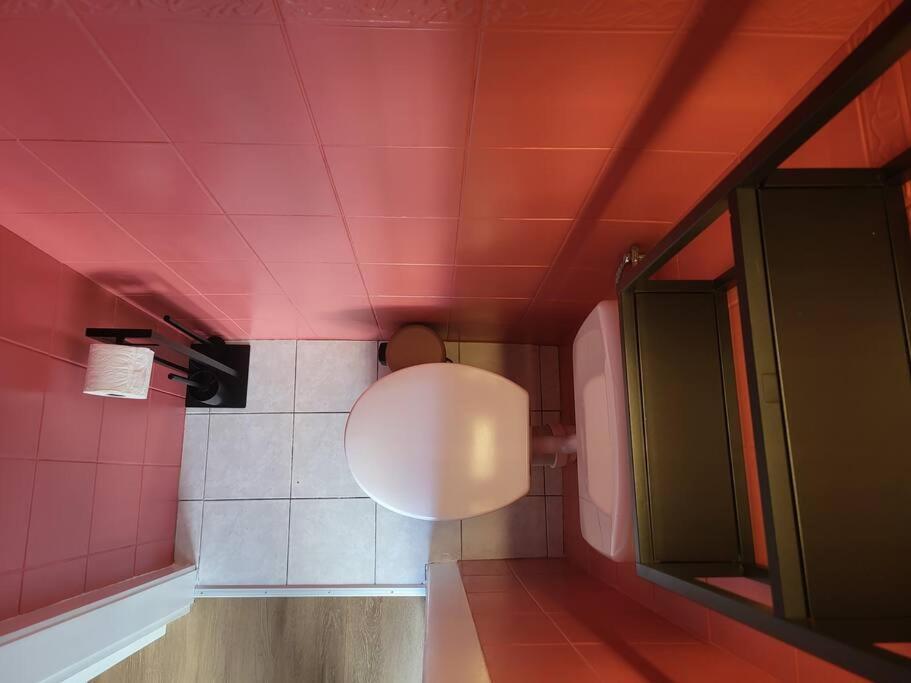 Ruhiges Apartment & Veranda Mit Guter Anbindung โบคุห์ม ภายนอก รูปภาพ