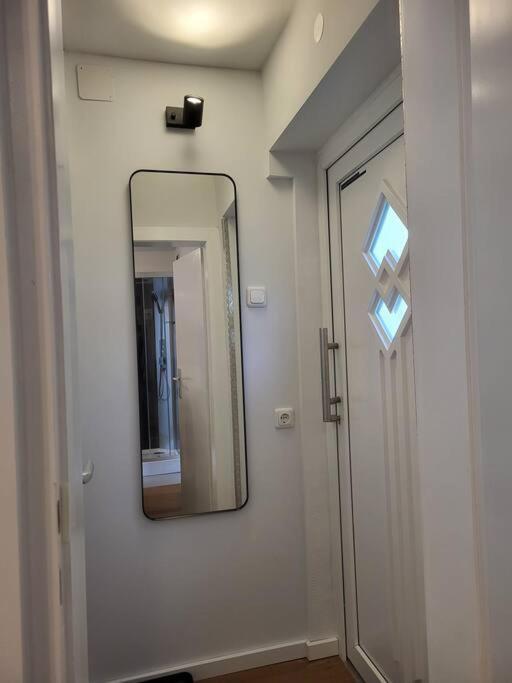 Ruhiges Apartment & Veranda Mit Guter Anbindung โบคุห์ม ภายนอก รูปภาพ