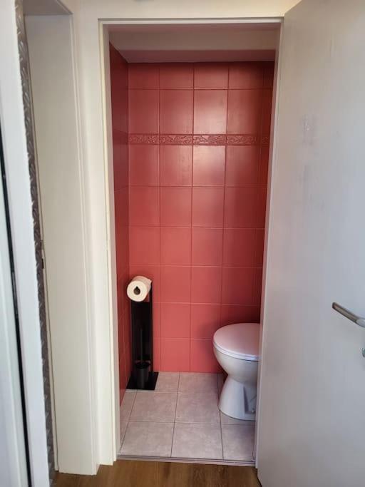 Ruhiges Apartment & Veranda Mit Guter Anbindung โบคุห์ม ภายนอก รูปภาพ